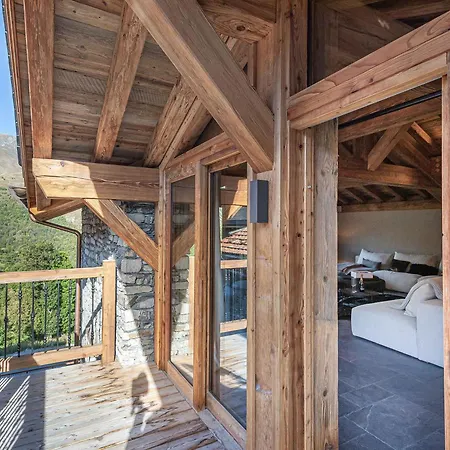Chalet Renove Avec Piscine, Sauna Et Hammam Pour 14 Personnes A *